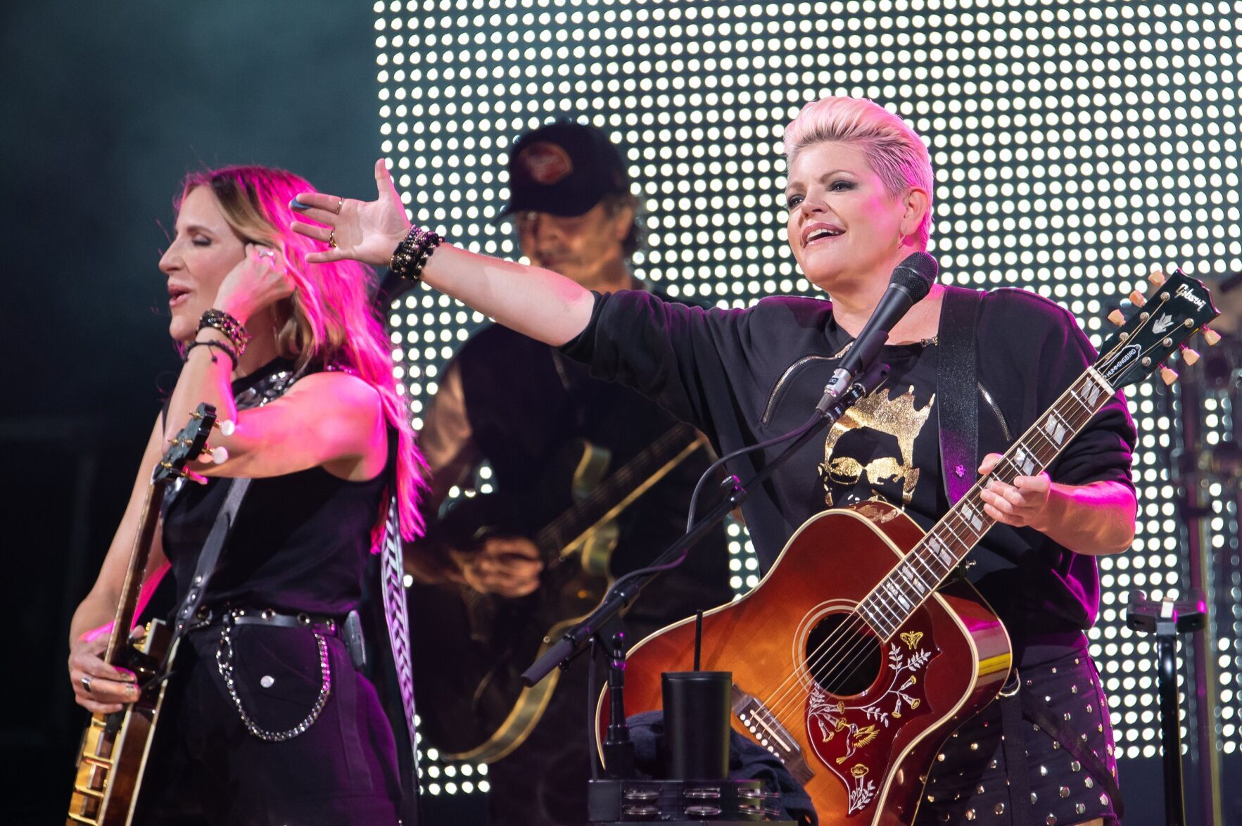 The Chicks kick off summer tour at Hollywood Casino Amphitheatre